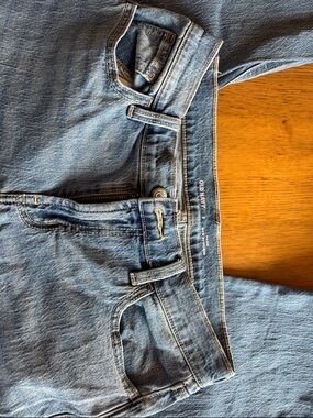 Old Navy women’s  Light Wash Blue mid rise boyfriend